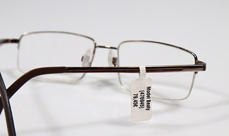 Schmucketiketten als Preisauszeichnungsetikett an Brillen