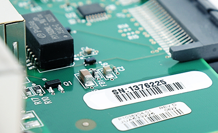 Hitzebeständige Etiketten auf Leiterplatten